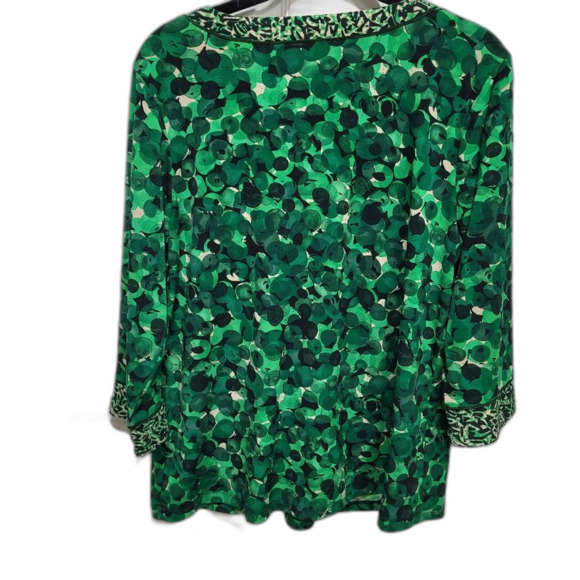 2/$30 Kelly Green Tunic with Nice Print - Size Medium - Picture 2 of 4